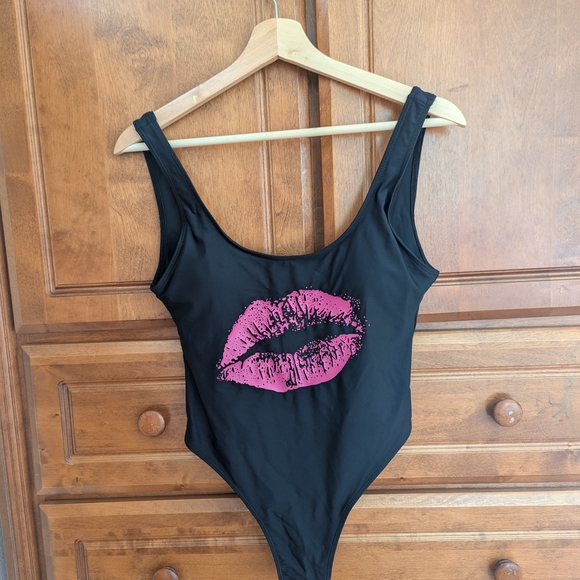 Source Unknown Other - Black Scoopneck Swimsuit with Pink Lips Design